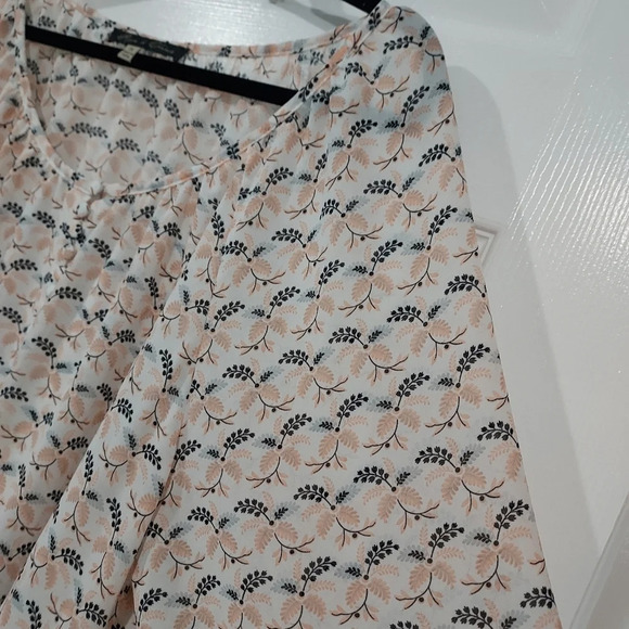 Rose & Olive White, Pink, Gray and Black Print 3/4 Sleeve Blouse in Size 2X - Picture 8 of 12